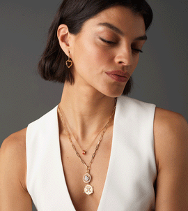 Amate Medium Medallion : in Yellow Gold with Diamonds and an Annex Link