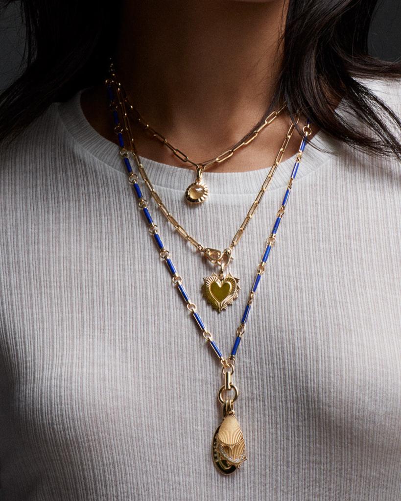 Engravable Heart Love Token Medium Medallion : in Yellow Gold with an Annex Link view 2