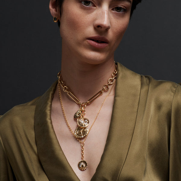 Resilience Large Specialty Medallion : in Gold with Diamonds and an Annex Link