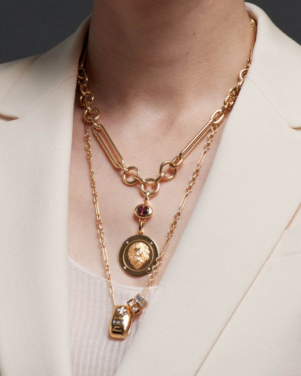 18K Yellow Gold 11.23ct Oval Cut One-of-a-Kind Bi-Color Tourmaline Gemstone Cache Link Pendant : in Yellow Gold with an Annex Link – FoundRae view 6