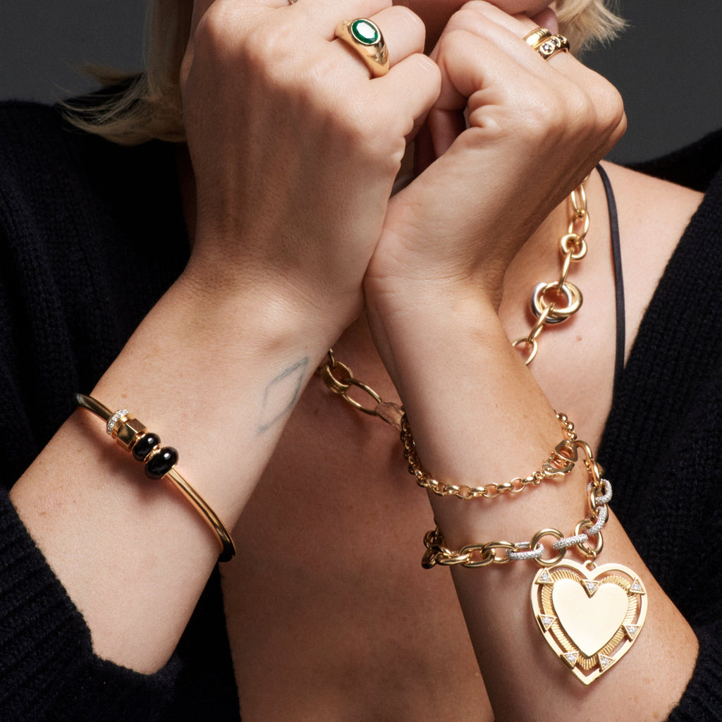 Medium Onyx Stone Heart Beat : in Yellow Gold view 2