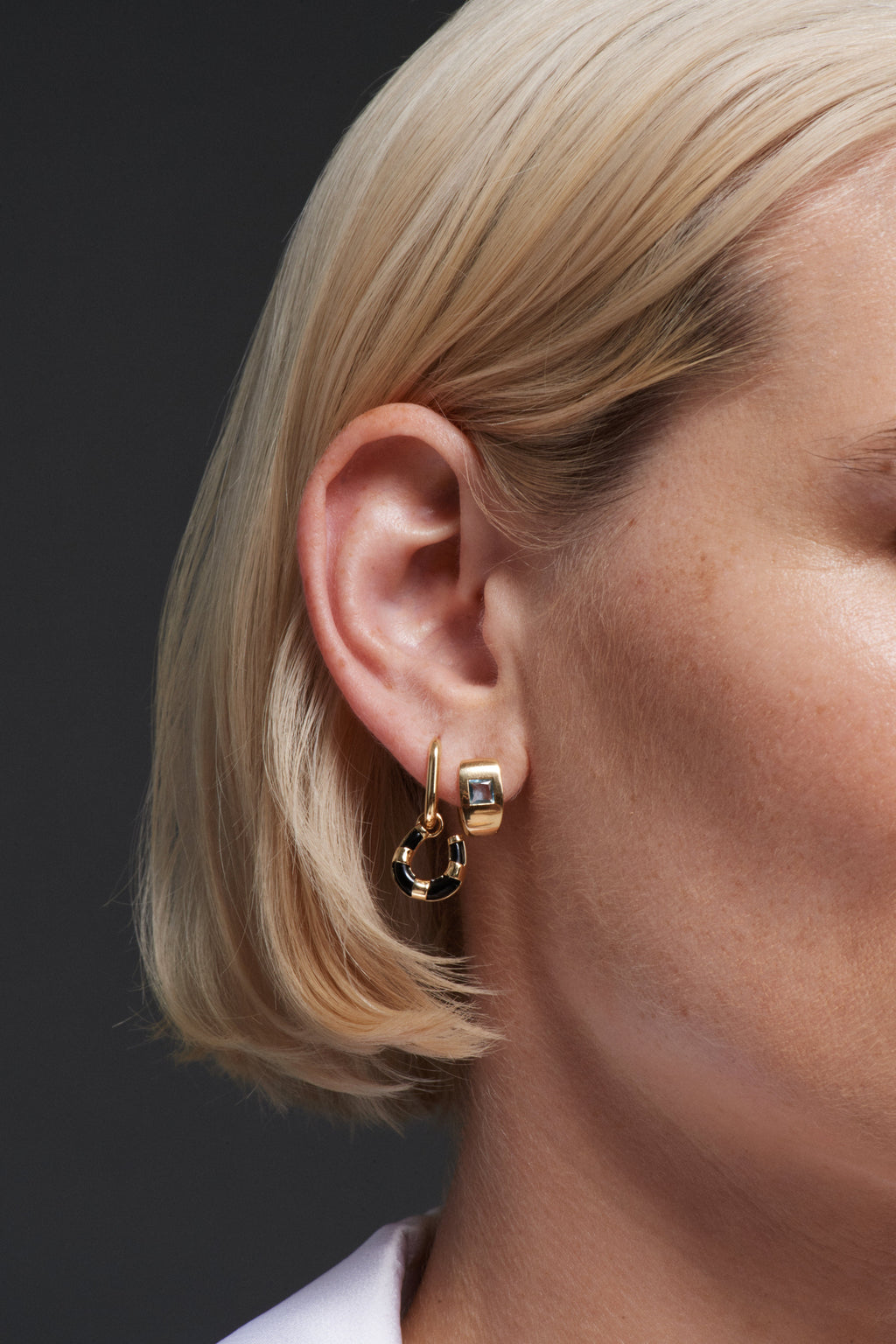 Horseshoe Miniature Onyx Stone Pendant : in Yellow Gold with an Annex Link view 2