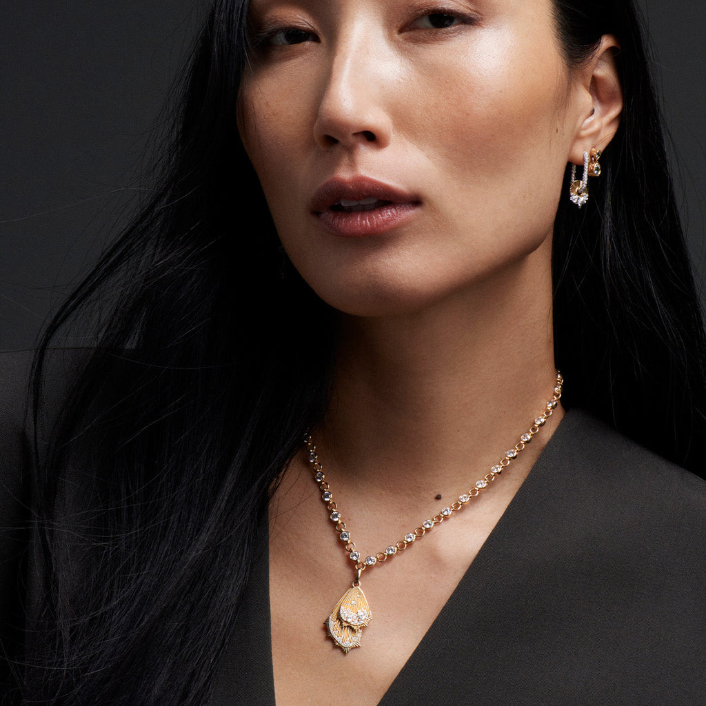 Encrusted Butterfly Wings Diamond Link Rivière Necklace : in Yellow Gold view 2