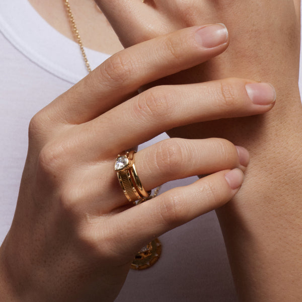 Lovestruck Pierced Band : in Yellow Gold