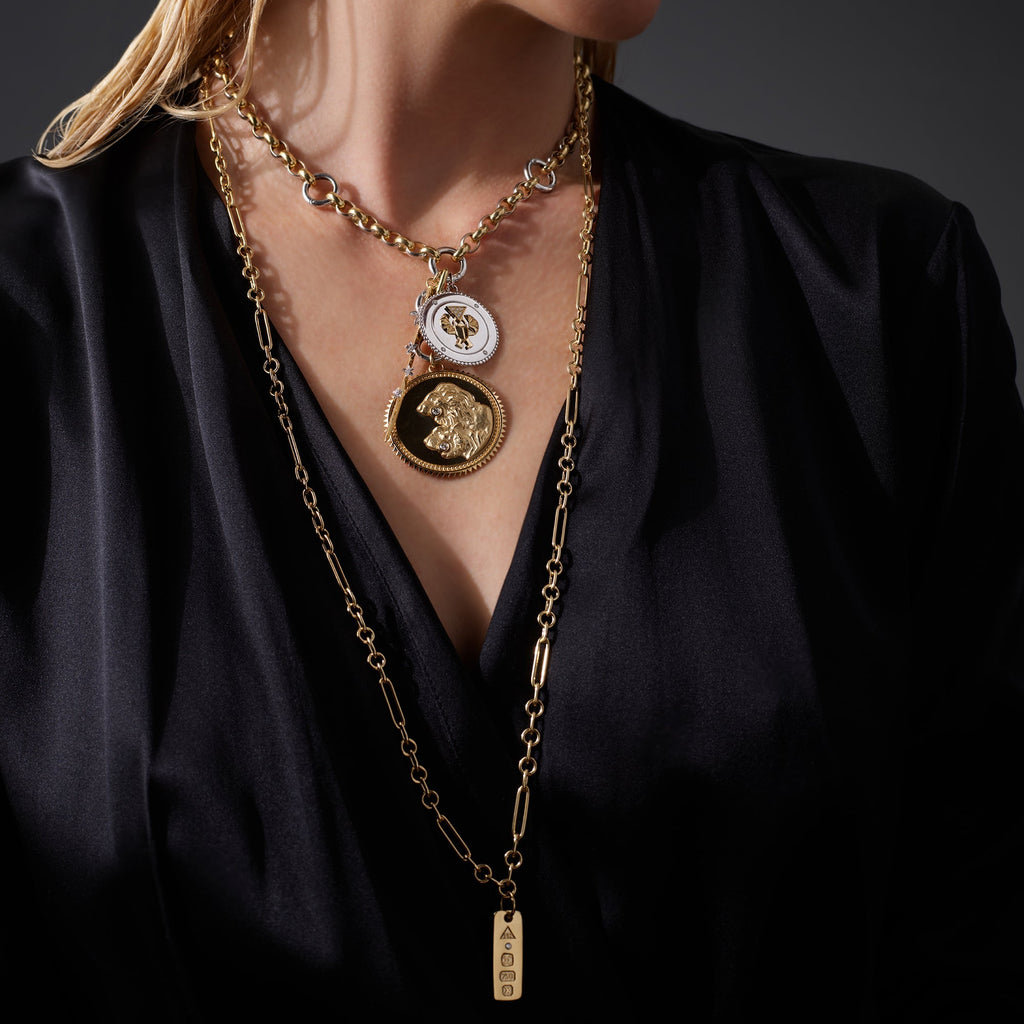 Protection Medium Medallion : in Gold with Diamonds and an Annex Link view 2