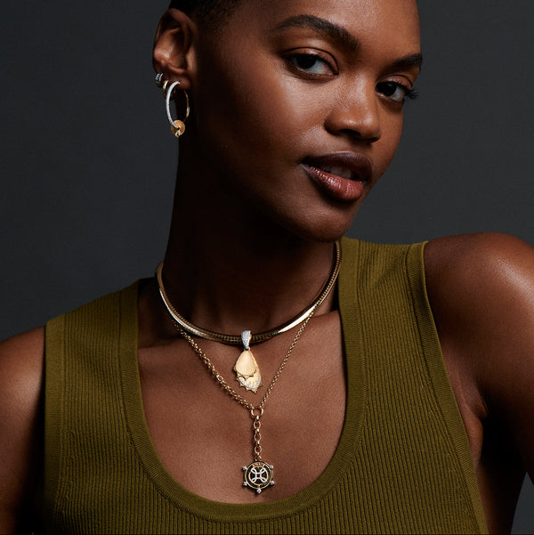 Butterfly Wings : Medium Sleek Collar Necklace