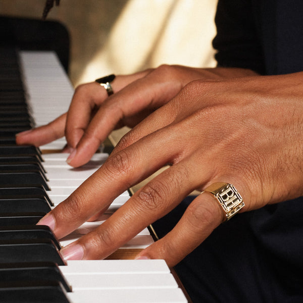 Lovestruck Pierced Engravable Ring : in Yellow Gold
