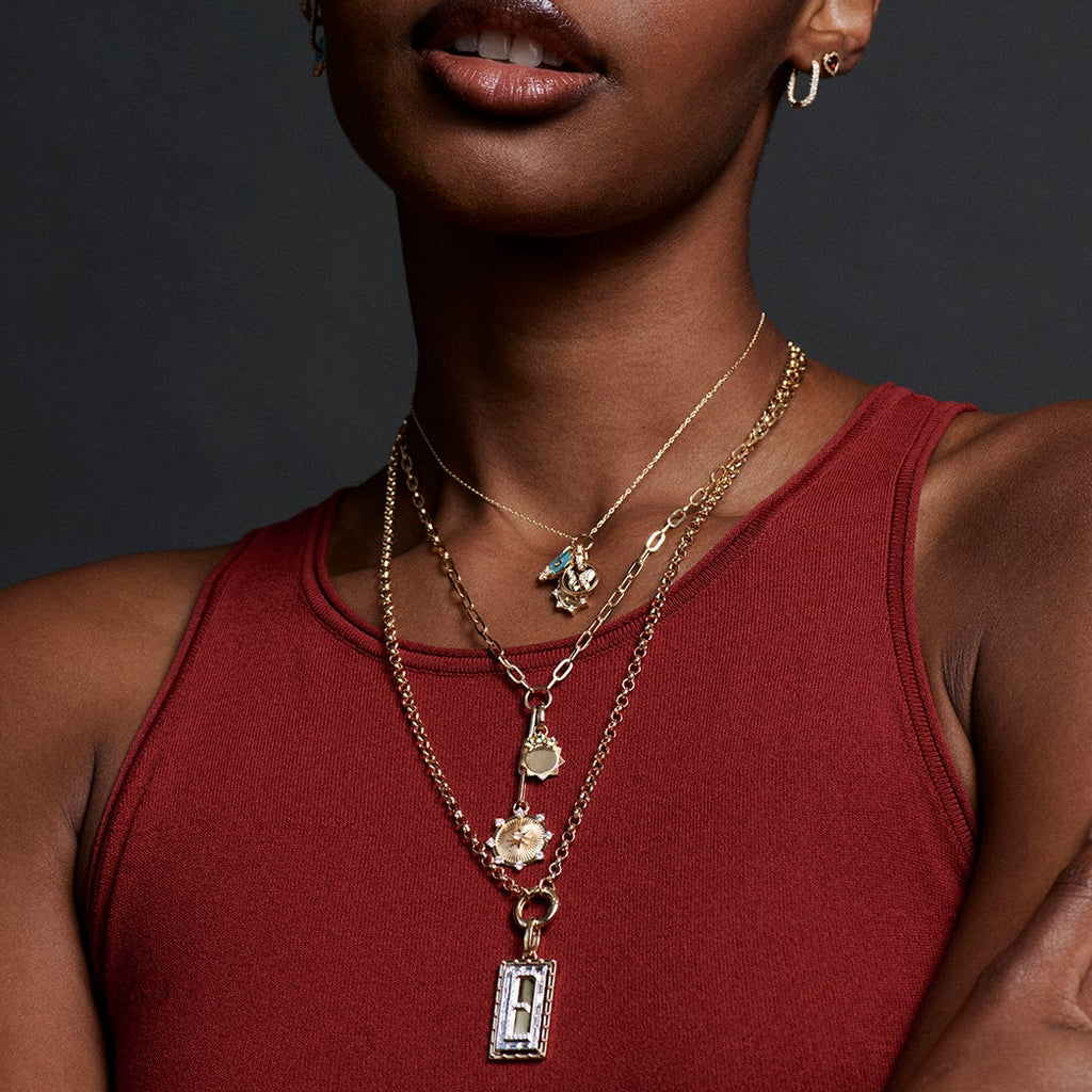 Diamond Engravable Miniature Medallion : in Yellow Gold with an Annex Link view 2