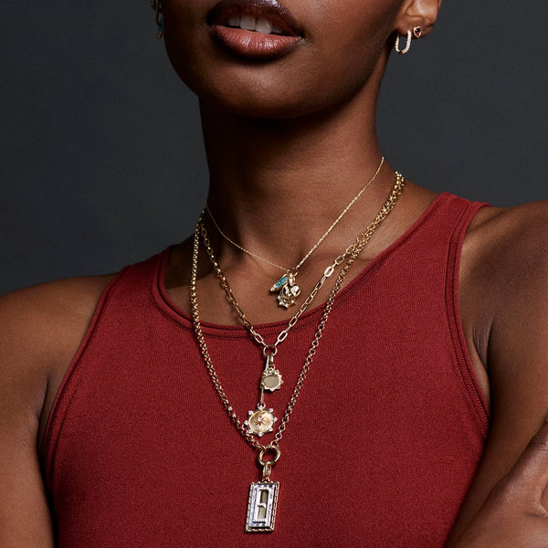 Diamond Engravable Miniature Medallion : in Yellow Gold with an Annex Link