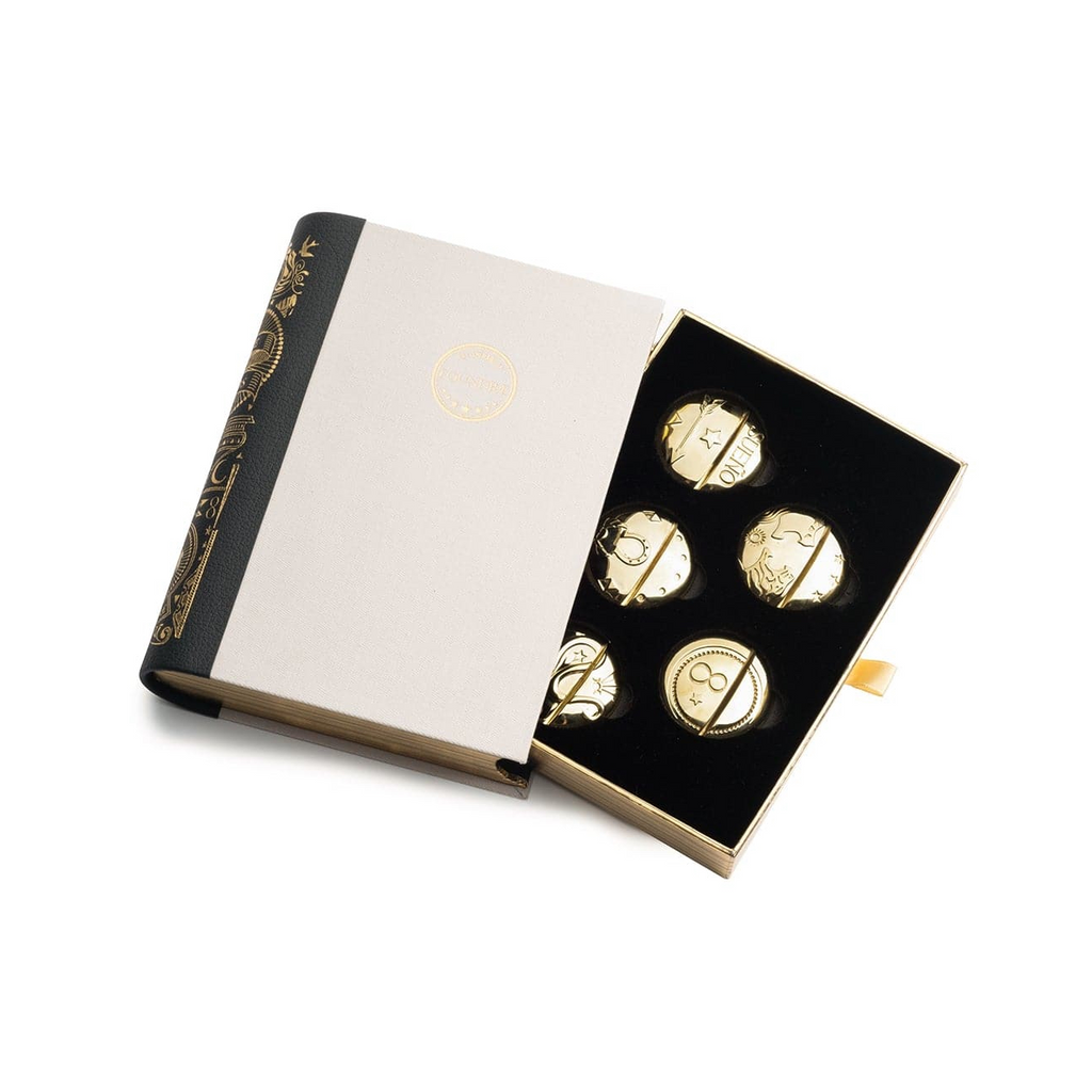 Chapter 1: Tenet Place Card Holder Set view 1