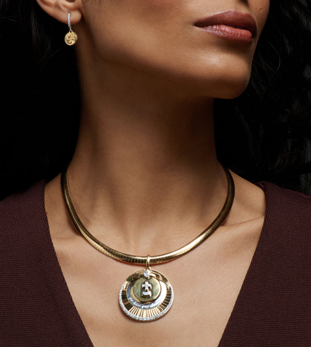 Vivacity Oversized Medallion : in Yellow Gold with an Annex Link view 2