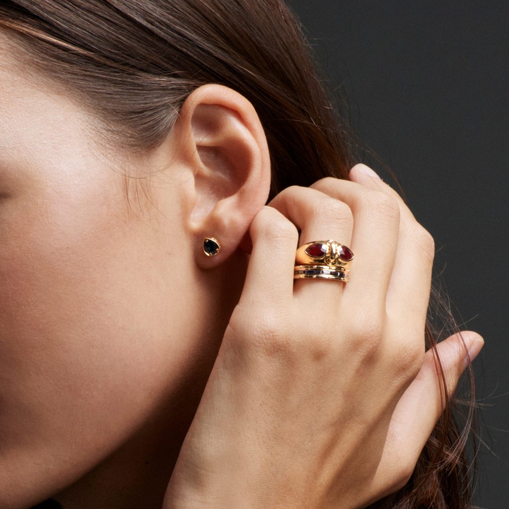 Lovestruck Pierced Baguette Blue Sapphire Thin Band : in Yellow Gold view 2