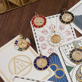 Internal Compass Large Ceramic Medallion : in Yellow Gold with Diamonds and an Annex Link