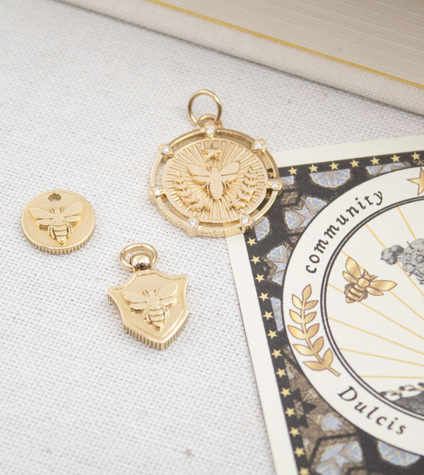 FoundRae x Every Mother Counts | Bee Medium Medallion | Diamonds, Yellow Gold